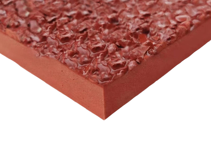 全塑喷颗粒型塑胶跑道